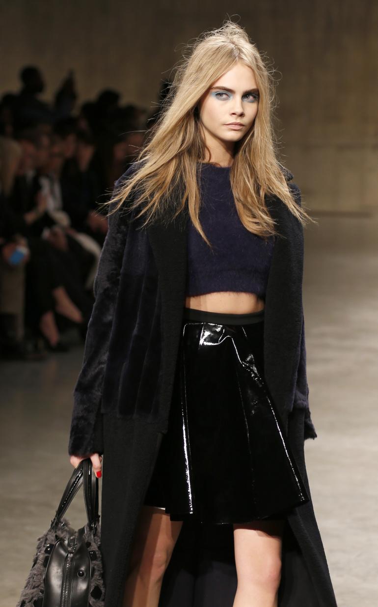 supermodel cara delevingne walks runway