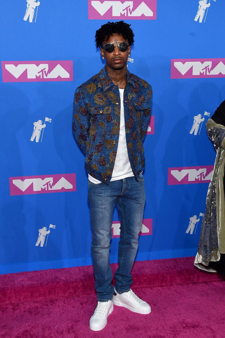 hbz-vmas-2018-21-savage-1534812255