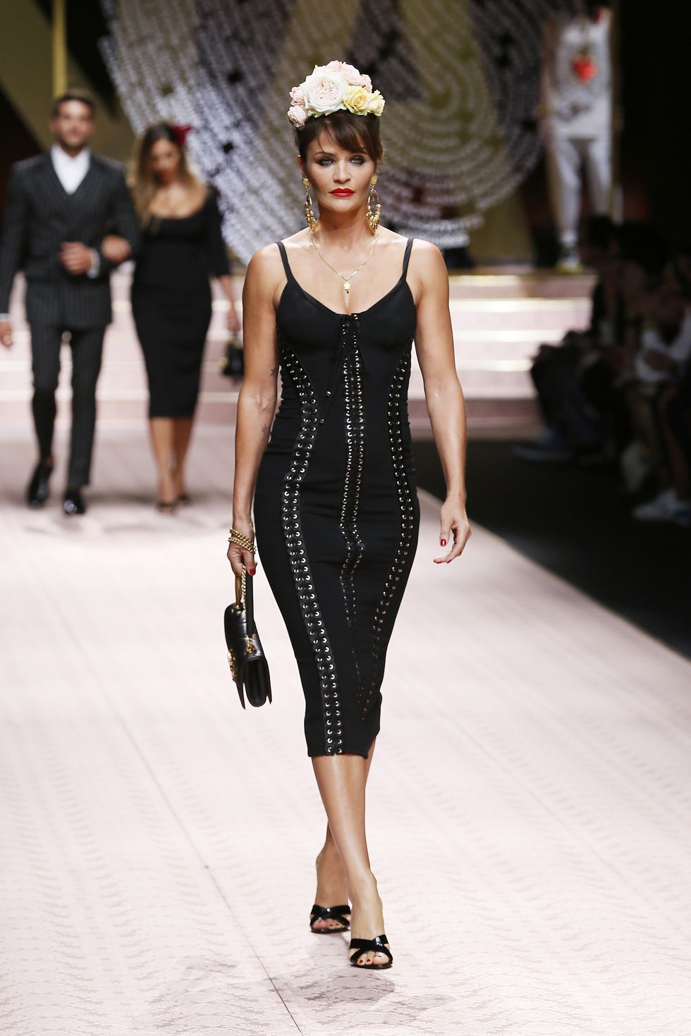 hbz-dolce-gabbana-runway-helena-christensen-gettyimages-1038819474